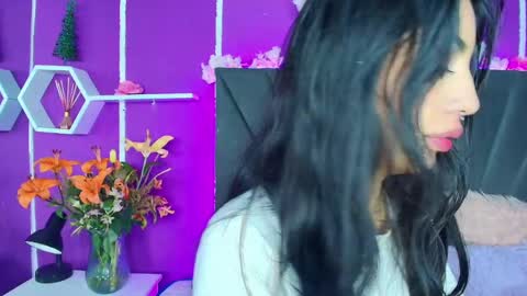 Snapshot of jenner_mills chatting on December 14, 2024, 10:02 am Jenner online show from December 14, 2024, 10:02 am