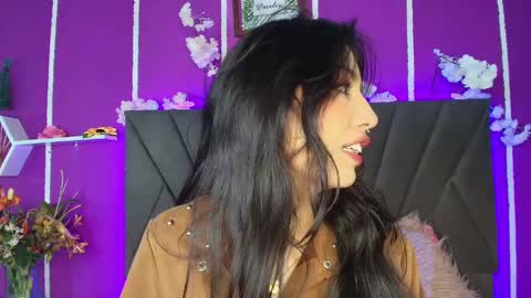 Snapshot of jenner_mills chatting on December 15, 2024, 10:18 am Jenner online show from December 15, 2024, 10:18 am