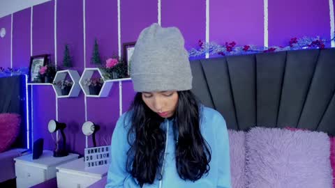 Snapshot of jenner_mills chatting on December 30, 2024, 4:53 am Jenner online show from December 30, 2024, 4:53 am