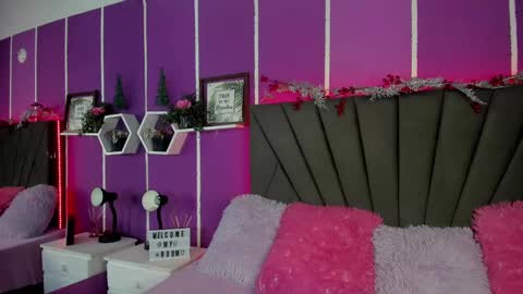 Snapshot of jenner_mills chatting on December 31, 2024, 3:34 am Jenner online show from December 31, 2024, 3:34 am