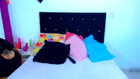 Snapshot of jenng18 chatting on November 26, 2025, 11:11 am jenn online show from November 26, 2025, 11:11 am