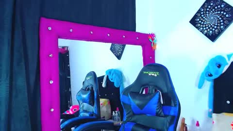 Snapshot of jenng18 chatting on February 25, 2026, 10:36 am jenn online show from February 25, 2026, 10:36 am