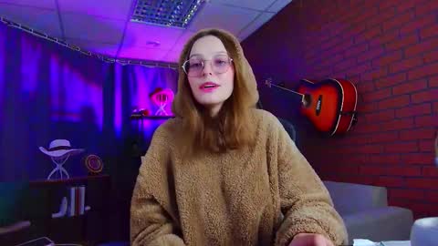 jenniferkiim online show from December 3, 2025, 11:41 am