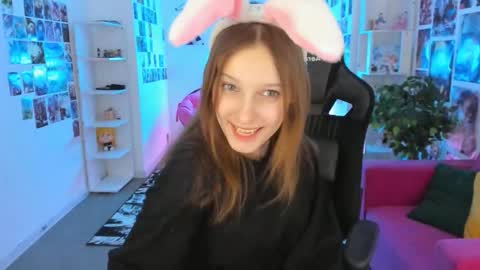 jenniferkiim online show from February 17, 2026, 2:35 pm