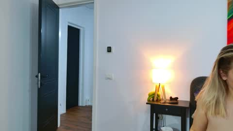 Snapshot of jenniferleee chatting on October 13, 2025, 6:52 pm Jenny online show from October 13, 2025, 6:52 pm