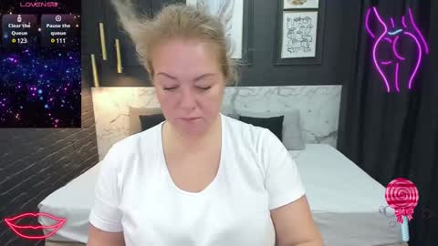 Snapshot of jenniferlight chatting on March 7, 2025, 8:33 pm Jennifer online show from March 7, 2025, 8:33 pm