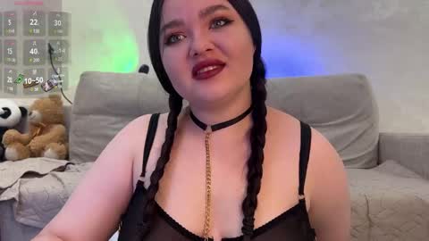 Snapshot of jennisxcharming chatting on December 8, 2024, 12:19 pm Mila online show from December 8, 2024, 12:19 pm