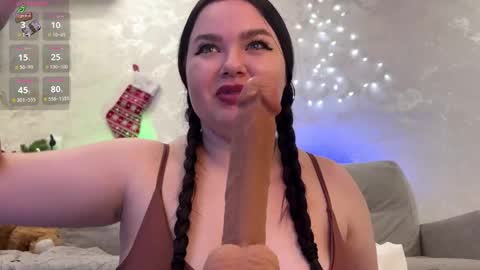 Snapshot of jennisxcharming chatting on December 11, 2024, 5:15 pm Mila online show from December 11, 2024, 5:15 pm