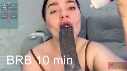 Snapshot of jennisxcharming chatting on December 31, 2024, 3:12 am Mila online show from December 31, 2024, 3:12 am