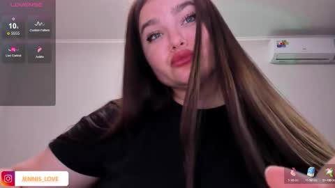 Snapshot of jennisxcharming chatting on September 21, 2025, 5:58 pm Mila online show from September 21, 2025, 5:58 pm