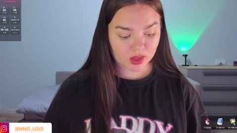 Snapshot of jennisxcharming chatting on October 6, 2025, 6:44 am Mila online show from October 6, 2025, 6:44 am