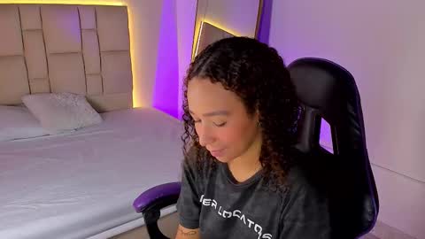 jenny__lawrence online show from October 26, 2025, 7:42 pm