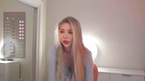 Jenny  Instagram jenny ppperry  NEXT LIVE TUESDAY  online show from November 17, 2025, 12:27 am