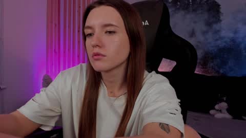 Snapshot of jennydens chatting on December 3, 2024, 11:33 am Jenny NO Nude online show from December 3, 2024, 11:33 am