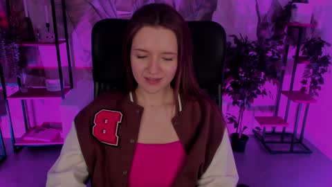 Snapshot of jennydens chatting on December 19, 2024, 6:23 am Jenny NO Nude online show from December 19, 2024, 6:23 am