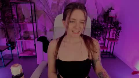 Snapshot of jennydens chatting on March 10, 2025, 8:15 am Jenny NO Nude online show from March 10, 2025, 8:15 am