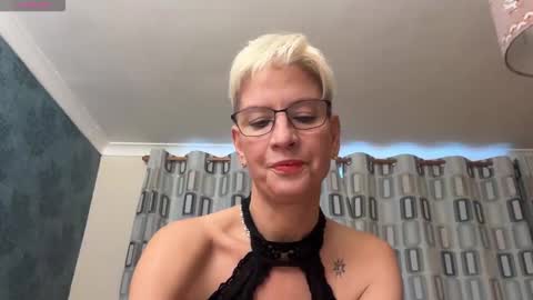 JennyHazel online show from November 4, 2025, 3:33 pm