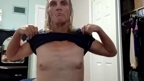 jennywomacks online show from July 14, 2026, 12:46 am