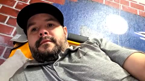 Snapshot of jerbonezgood chatting on December 21, 2025, 9:44 pm Lous online show from December 21, 2025, 9:44 pm