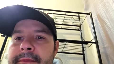 Snapshot of jerbonezgood chatting on February 6, 2026, 12:59 am Lous online show from February 6, 2026, 12:59 am