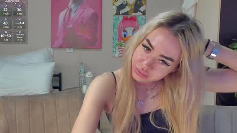 Snapshot of jeremayalove chatting on December 6, 2024, 5:53 am Hi hi We are Jessie and Betti online show from December 6, 2024, 5:53 am