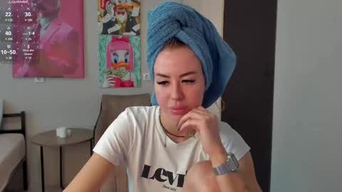 Snapshot of jeremayalove chatting on March 4, 2025, 6:04 am Hi hi We are Jessie and Betti online show from March 4, 2025, 6:04 am