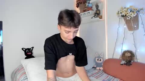 jero independent model online show from February 13, 2026, 7:59 am