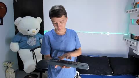 jero independent model online show from May 14, 2026, 4:41 am