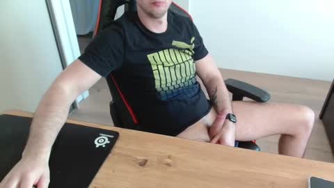 Boy likes daddies online show from March 20, 2026, 4:12 pm