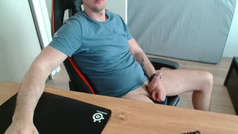 Boy likes daddies online show from April 12, 2026, 12:43 pm