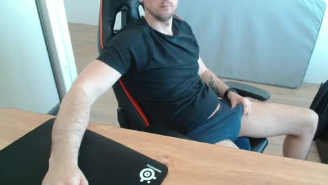 Boy likes daddies online show from April 18, 2026, 12:09 pm