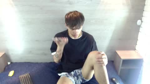 Snapshot of jerom_xx chatting on October 15, 2025, 8:42 pm Jerom xx online show from October 15, 2025, 8:42 pm