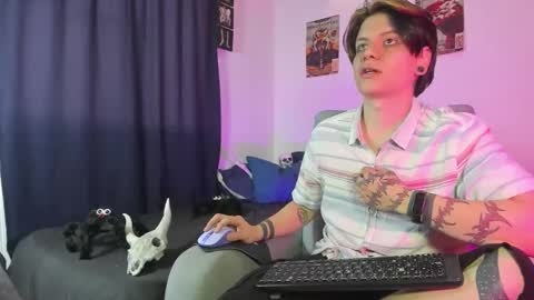 Angelo online show from October 28, 2025, 6:54 pm