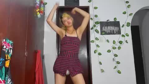 Snapshot of jess_sweett chatting on July 25, 2026, 10:51 pm Jessica online show from July 25, 2026, 10:51 pm