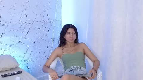 Snapshot of jessdant_luv chatting on September 10, 2025, 5:18 am Hello we are Jesse and Dante. online show from September 10, 2025, 5:18 am