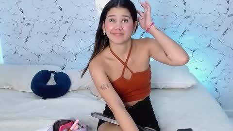 Snapshot of jessdant_luv chatting on October 24, 2025, 10:17 pm Hello we are Jesse and Dante. online show from October 24, 2025, 10:17 pm