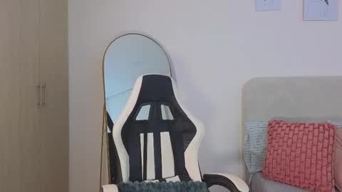 bella  adams online show from February 15, 2026, 12:36 pm