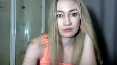 Snapshot of jessfox1 chatting on December 19, 2024, 12:02 am JessFox1 online show from December 19, 2024, 12:02 am