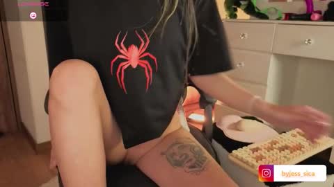 jessica__04 online show from November 9, 2025, 2:21 am