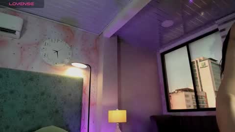 JESSI AND NAOMI online show from December 22, 2025, 9:01 pm