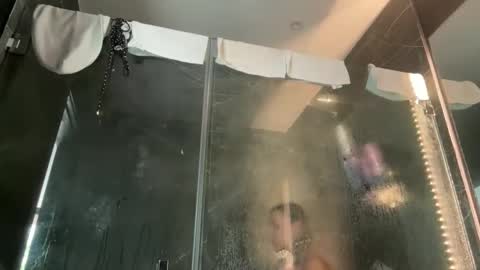 Jessica Parker online show from December 13, 2025, 7:42 pm