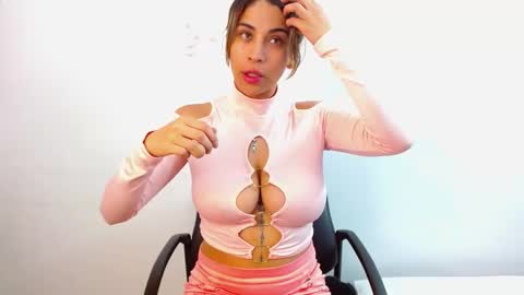 jessicarabbit4 online show from February 10, 2025, 4:41 am