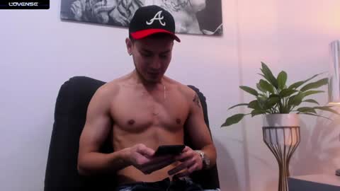 Snapshot of jessid_cutson chatting on December 9, 2024, 5:52 pm Jessid online show from December 9, 2024, 5:52 pm