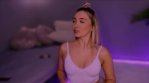 jessiellle online show from October 19, 2025, 5:02 pm