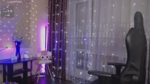 Snapshot of jessiemays chatting on January 14, 2025, 12:33 am Jess online show from January 14, 2025, 12:33 am