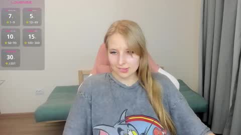 Snapshot of jessy_comely chatting on March 9, 2025, 9:14 pm Jessy online show from March 9, 2025, 9:14 pm