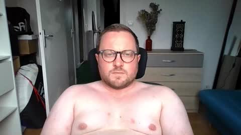 Snapshot of jeuneloup92 chatting on September 9, 2025, 5:01 pm jeuneloup92 online show from September 9, 2025, 5:01 pm