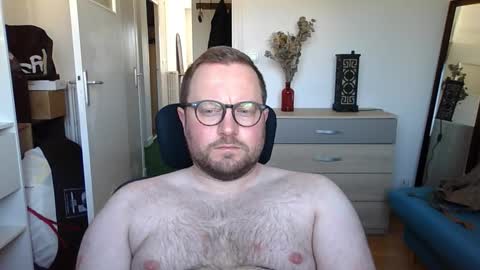 Snapshot of jeuneloup92 chatting on October 12, 2025, 9:30 am jeuneloup92 online show from October 12, 2025, 9:30 am