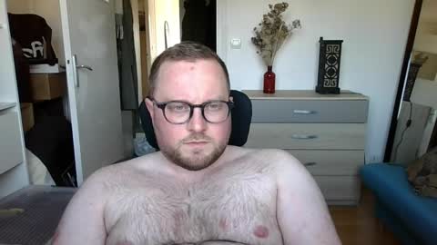 jeuneloup92 online show from March 19, 2026, 4:44 pm