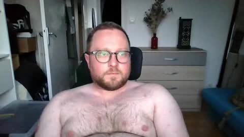 jeuneloup92 online show from March 30, 2026, 6:42 pm